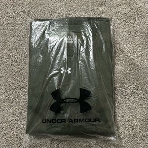 Under Armour - women’s green crew neck